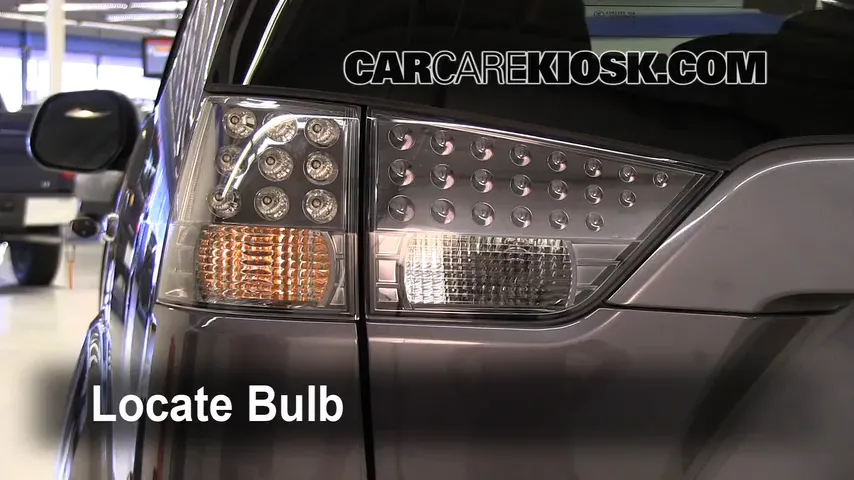2010 Mitsubishi Outlander ES 2.4L 4 Cyl. Luces Luz de reversa (reemplazar foco)